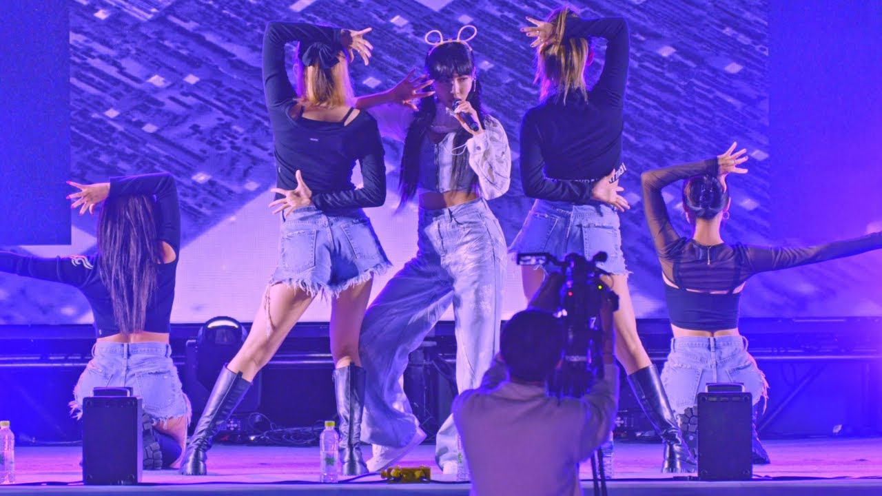 231012 청하 (CHUNG HA) - 광주대학교 축제 직캠 (Fancam)