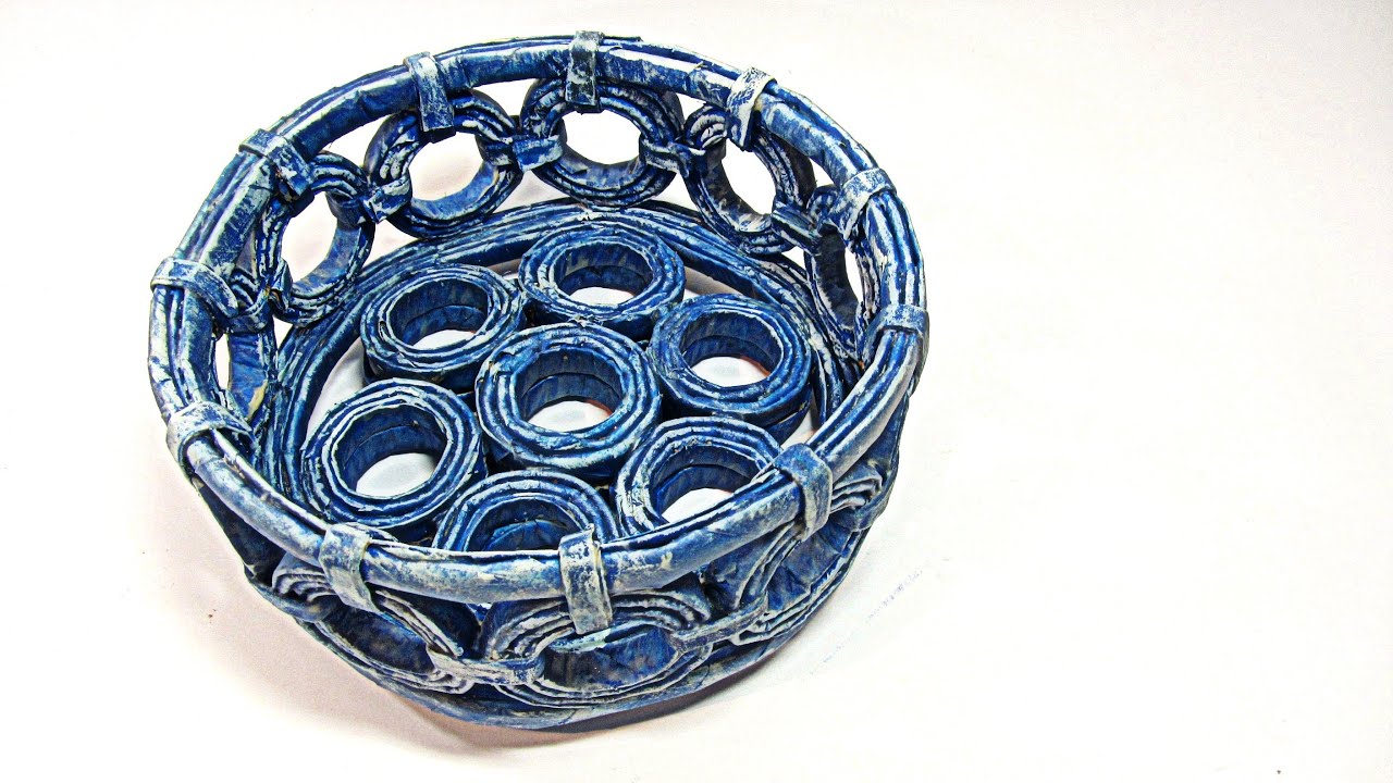 Como hacer cestas con periodicos. Basket made with newspapers.