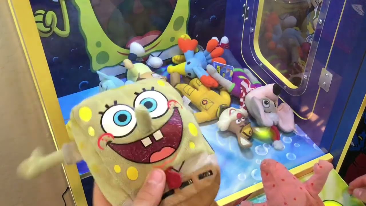SpongeBob and Patrick Play the SpongeBob Claw Machine