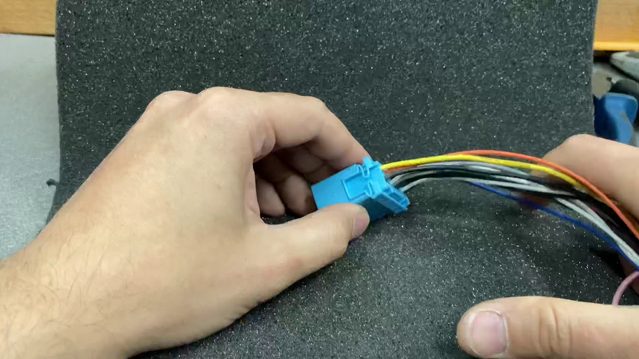 Suzuki SX-4 распиновка штатной магнитолы / Suzuki SX-4 head unit pinout
