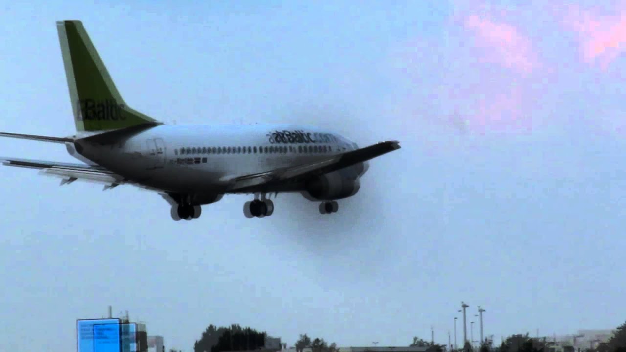 airBaltic Boeing 737-500 Landing at Amsterdam! [Aircraft Spotting]