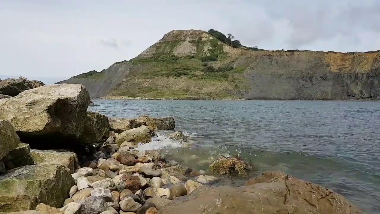 Relaxing Jurassic coast waves