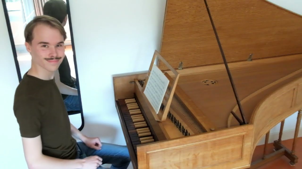 Bach: Minuet in G on harpsichord