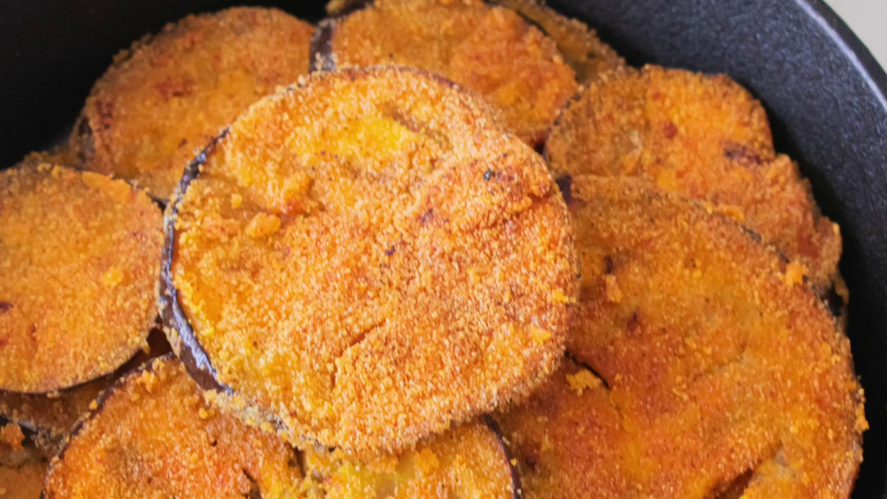 Crispy brinjal/eggplant fry | Brinjal tawa fry | Brinjal(Vaingana) phodi - Konkani recipe