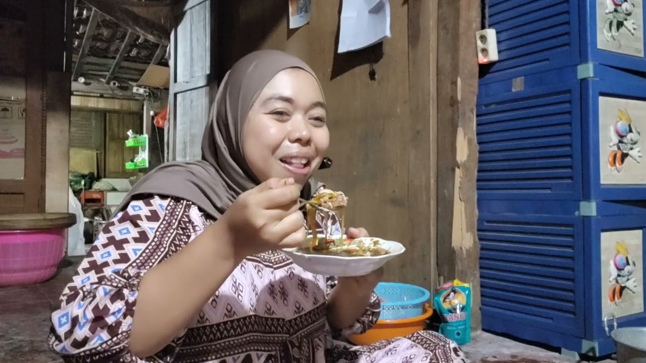 Suasana Malam Setelan acara ‼️ makan soup kerbau Habis 3 piring sekaligus