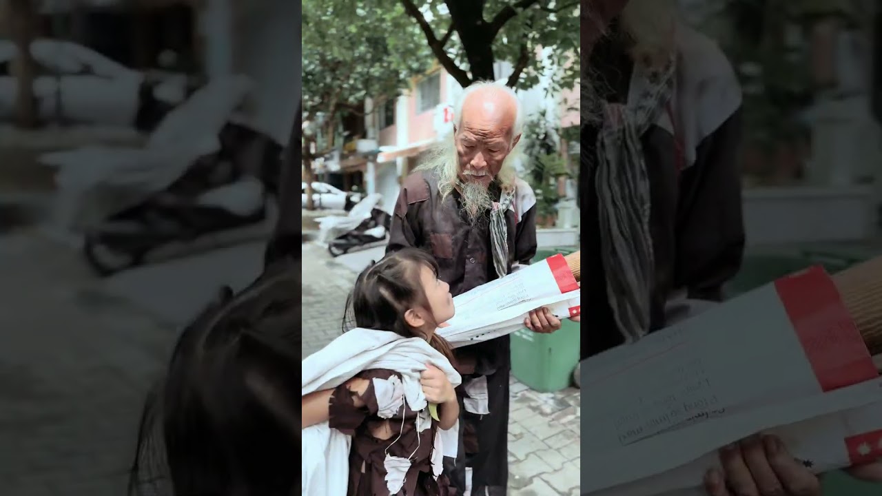 The Kindness Of This Girl Touched Our Hearts | Emotional Video #kindnessman #homeless