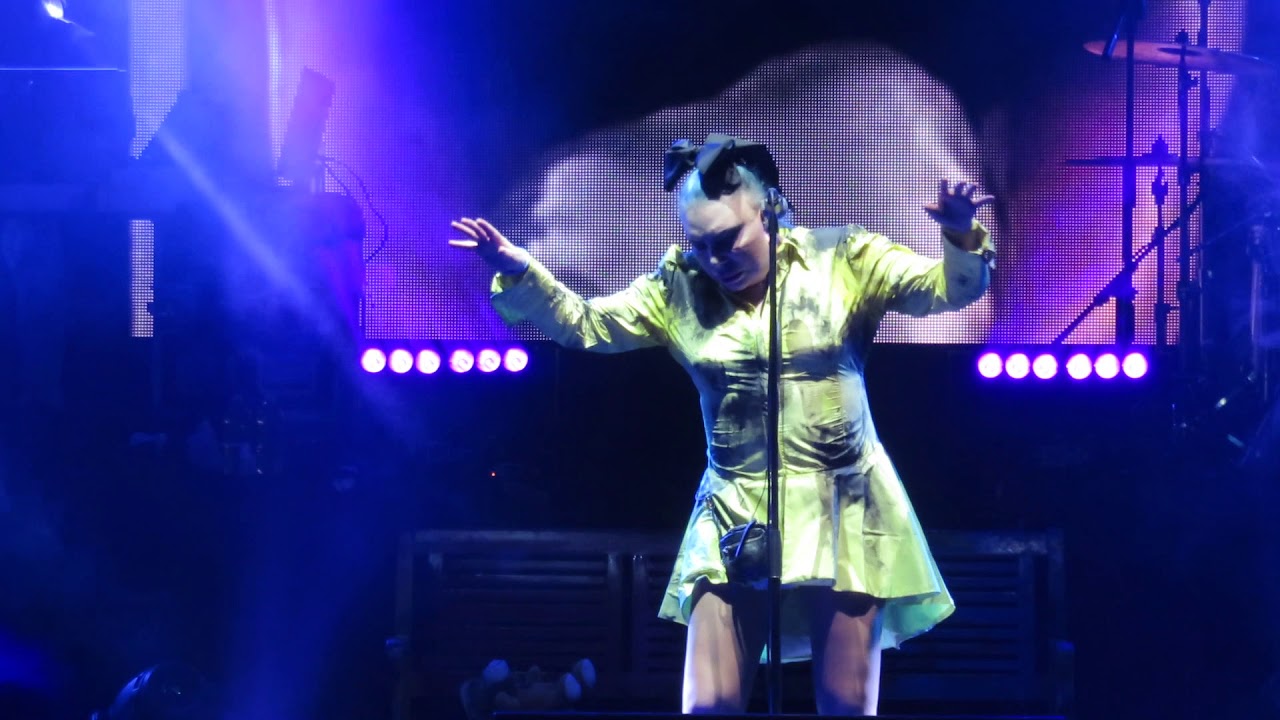 Loredana Bertè STARE FUORI 01.09.19 live Teatro Romano (VR)