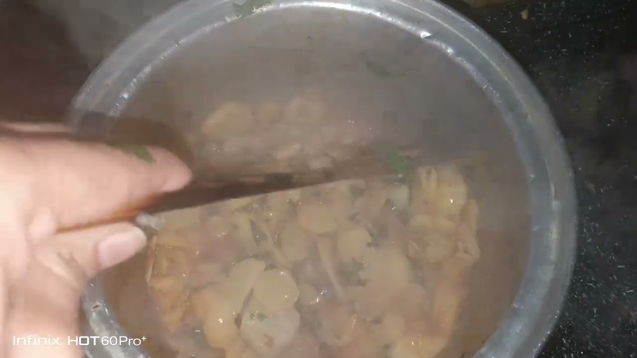 Kyunki majedar bani aalu ki bhujiya 🤤