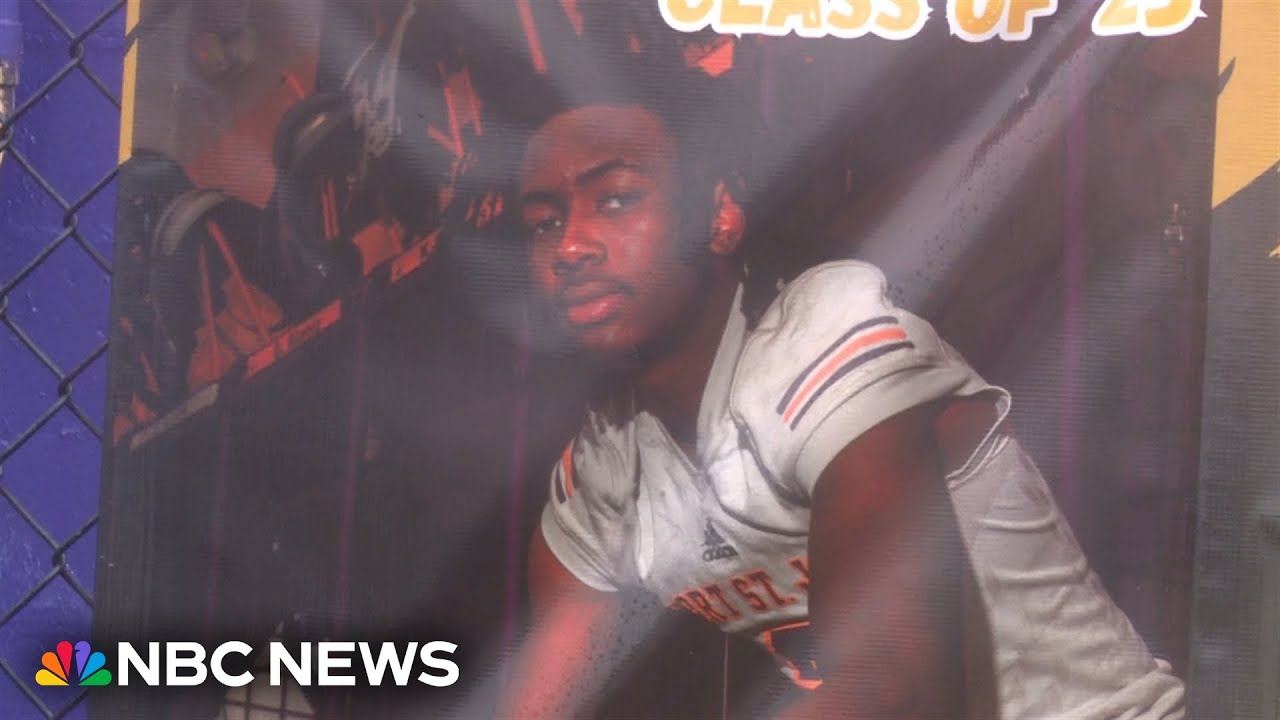 Florida high school football player dies after collapsing during game