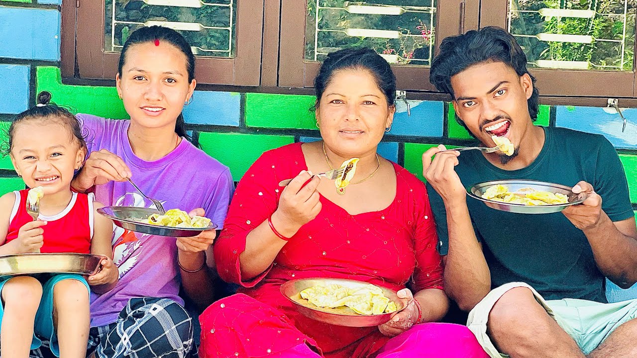 Sabai Family Milera Momo Banaera Khaiyo😍