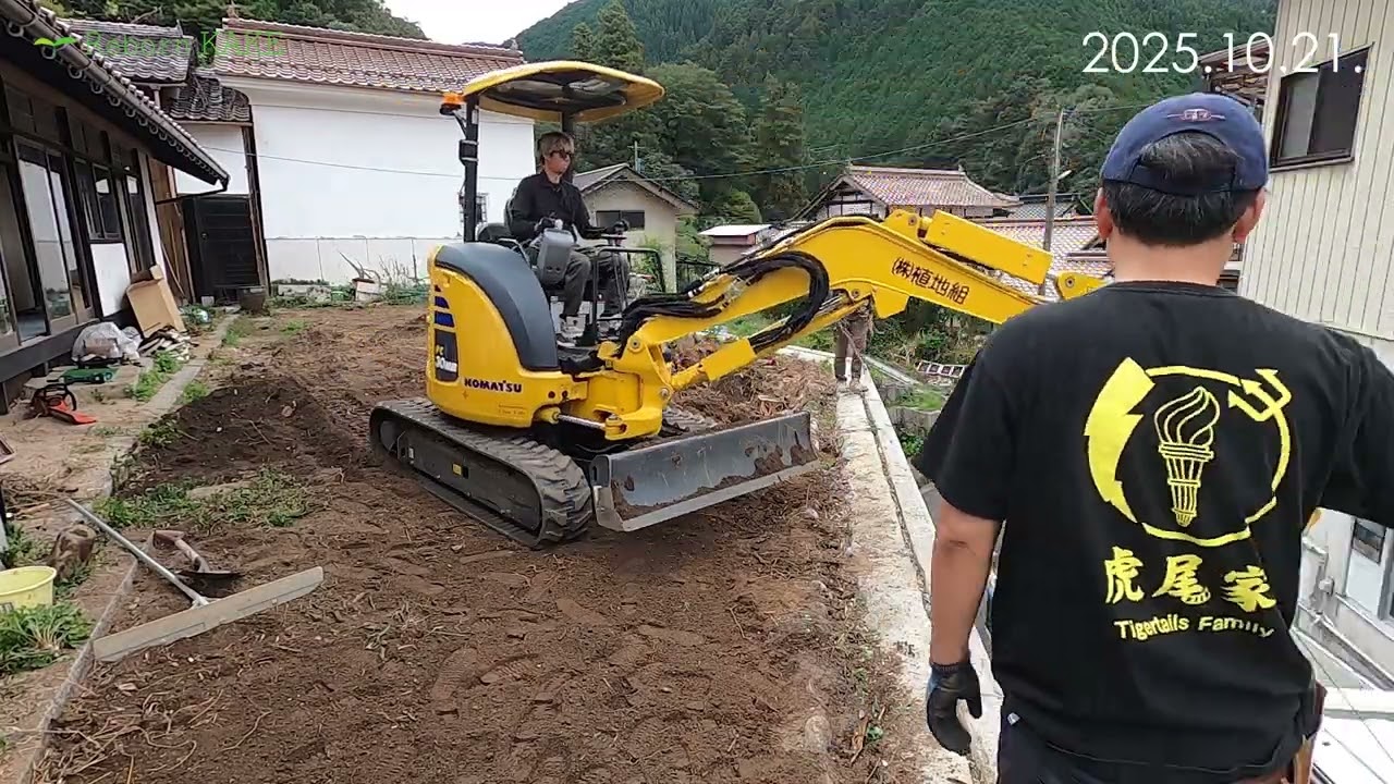 源田邸の庭を、土木屋の植地組に伐根と整地、石階段の修正してもらいました