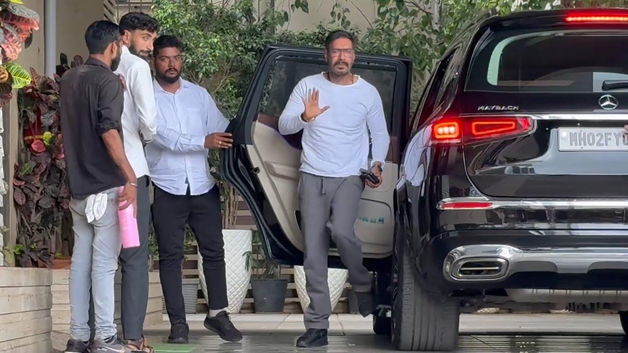 Ajay Devgn Spotted in Juhu – All Business, All Style