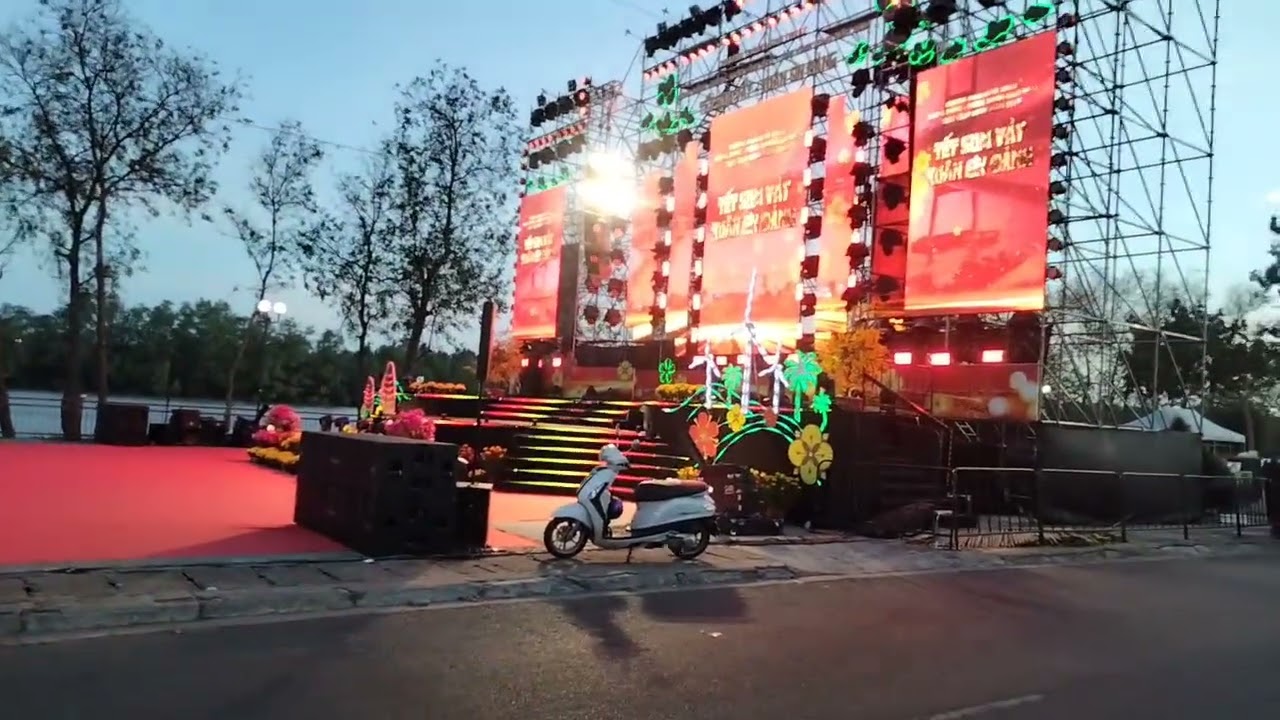 Đi đêm ca nhạc Bắc pháo hoa gao thừa ngày 29 tết phần 2 2026 tổ chức công viên dưới chân cầu Mỹ hóa 