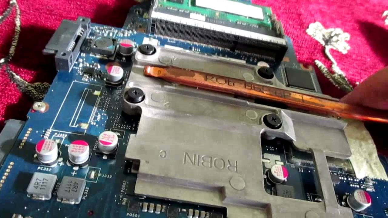 Как разобрать и почистить ноутбук Toshiba Satellite C660