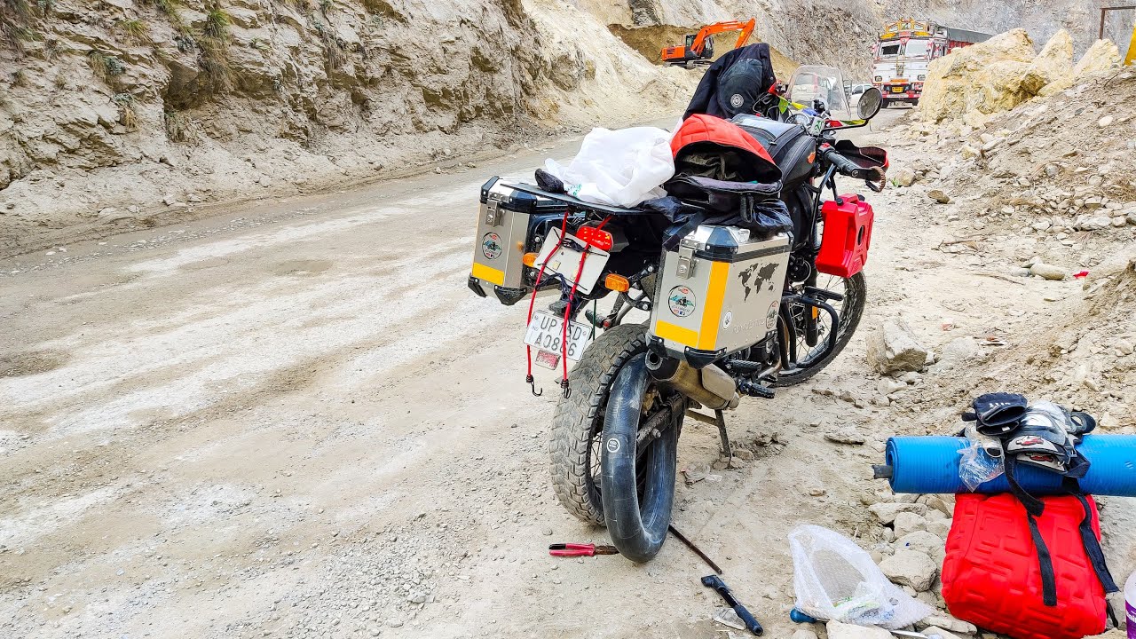 Himalayan Puncture ho gayi fir se | Manali winter Ride ❄️🏍️ Royal Enfield Himalayan  @Leh Express