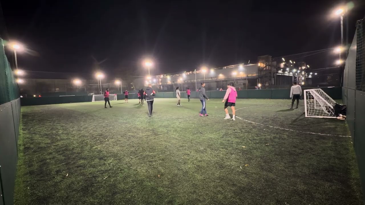 Barking Footy: Non Bibs win 