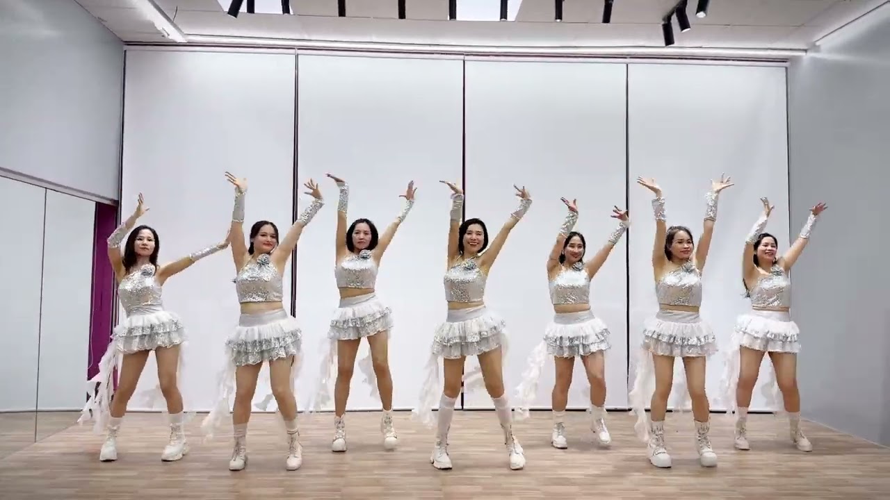 80 năm hay 100 năm - Choreo Nguyễn Nhung - Nhung Zumba Dance - Dance fitness 