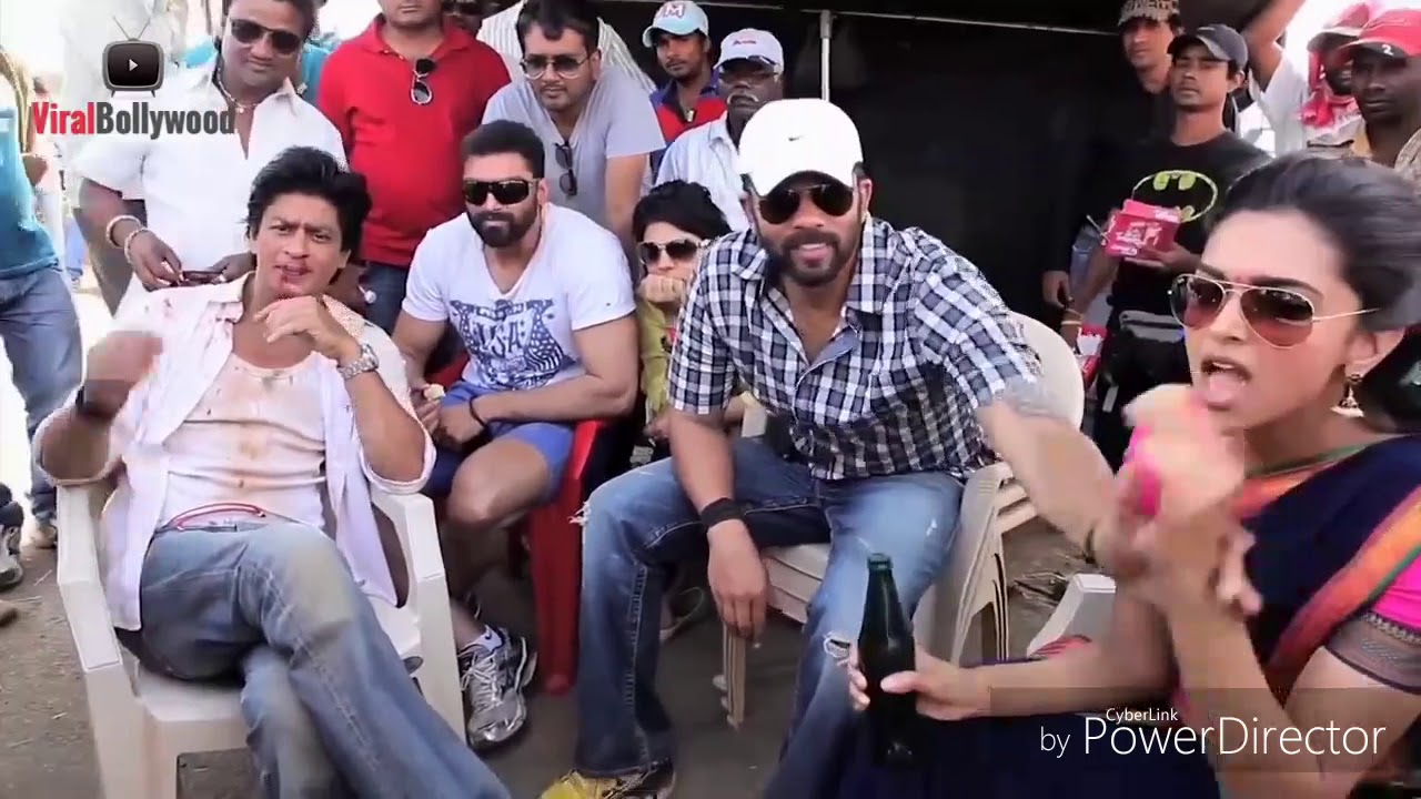 Deepika pudukone break bottle on directors head