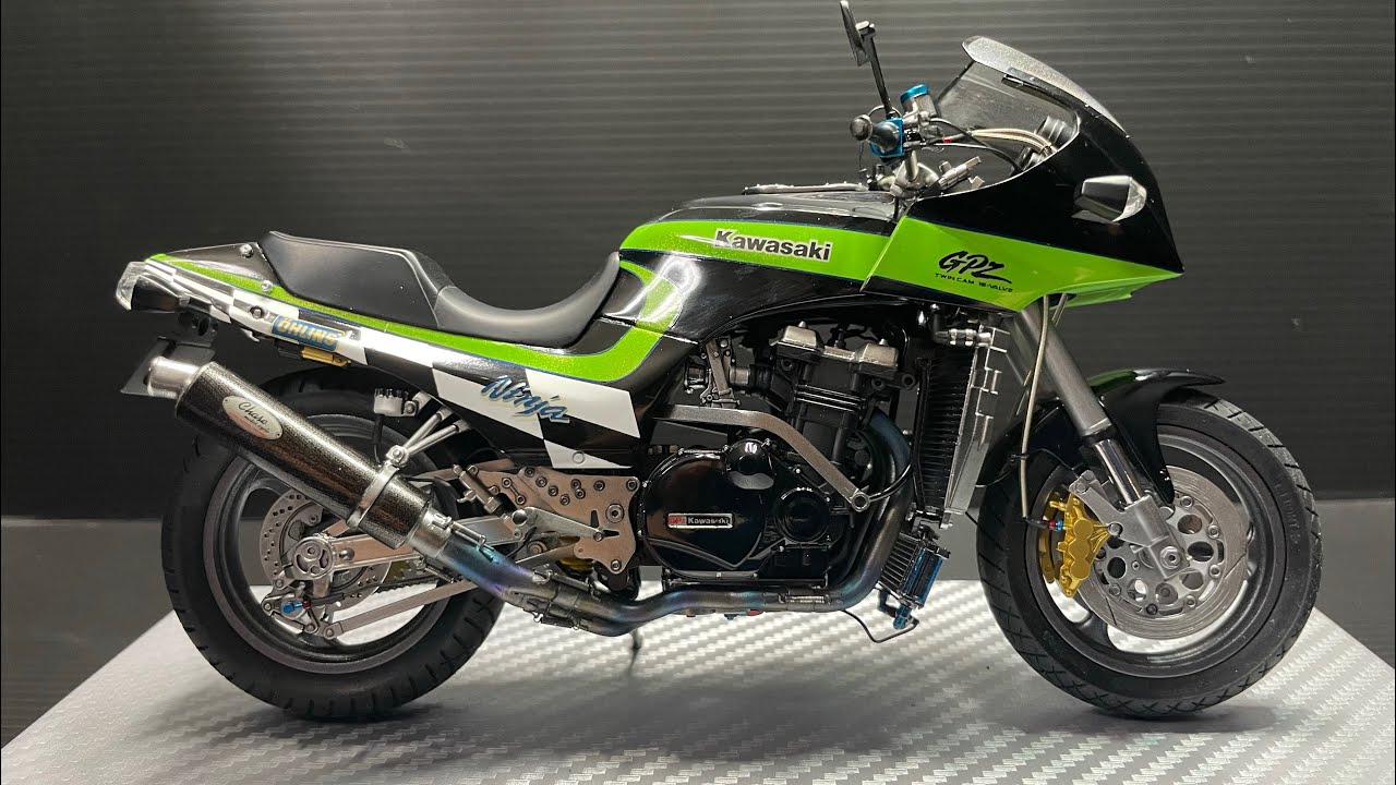 アオシマ 製　GPZ 900R ニンジャ