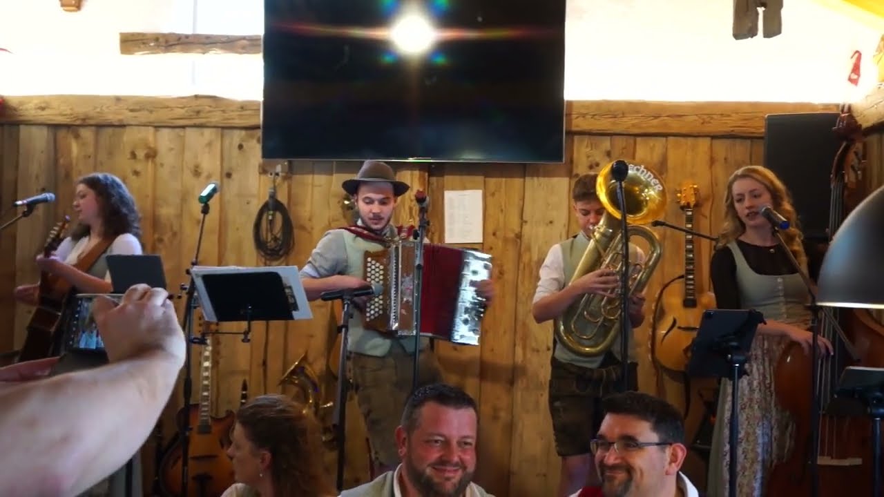 Familienmusik Freund mit Benedikt - Ein Abend mit Volksmusik (Zillertaler Schürzenjäger)