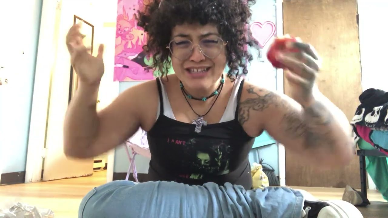 IM BROKE - Mukbang ~ Apple, Takis Nuts, Nesquick Choccy Milk ~ Pushups too.