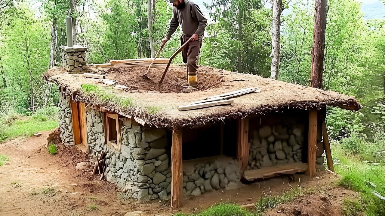 彼は素手で石と丸太から森の家を建てた - 最初から最後までの製作