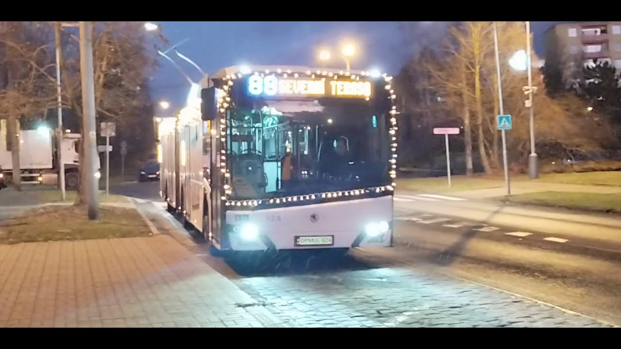 V&aacute;nočn&iacute; Trolejbus DPM&Uacute;L na lince 88 (29.12.2025)
