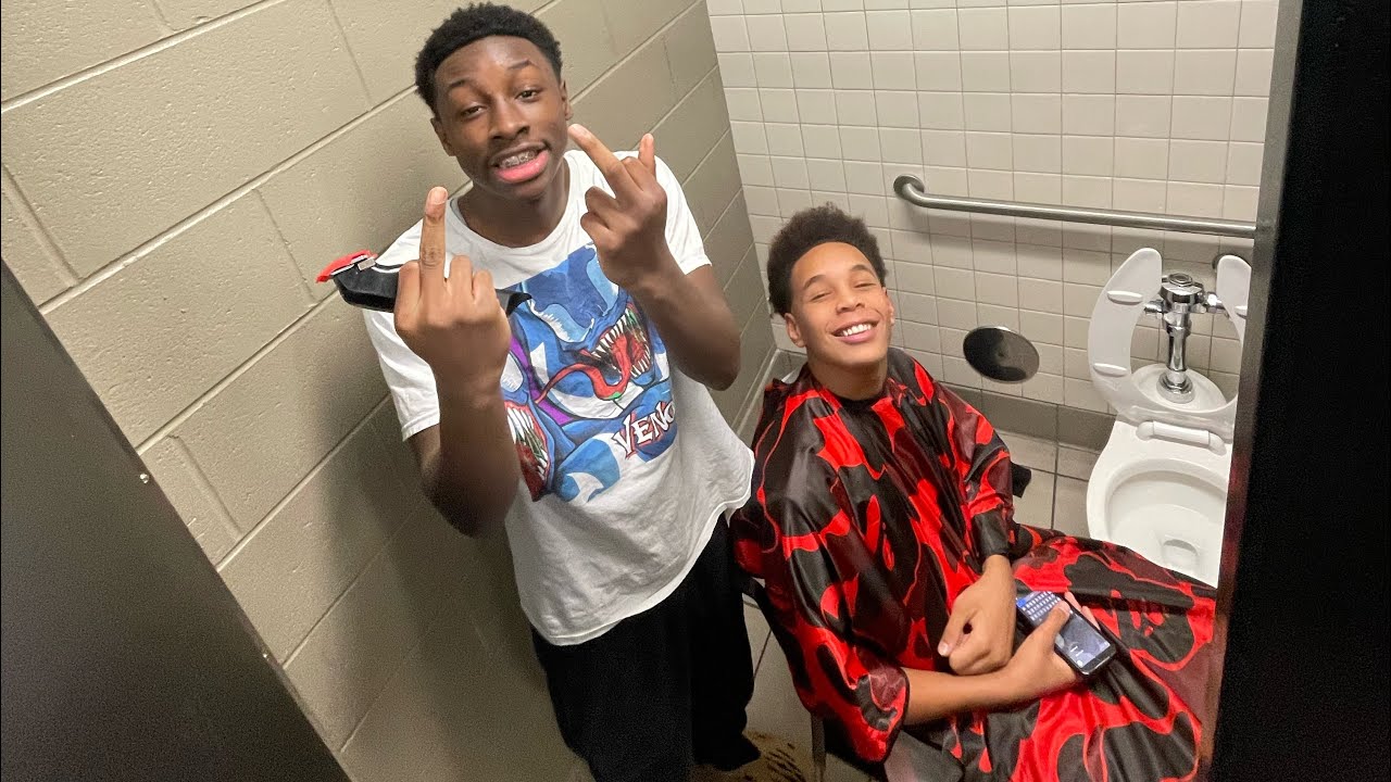 CUTTING IN THE SCHOOL BATHROOM | The principal walked in !!!!