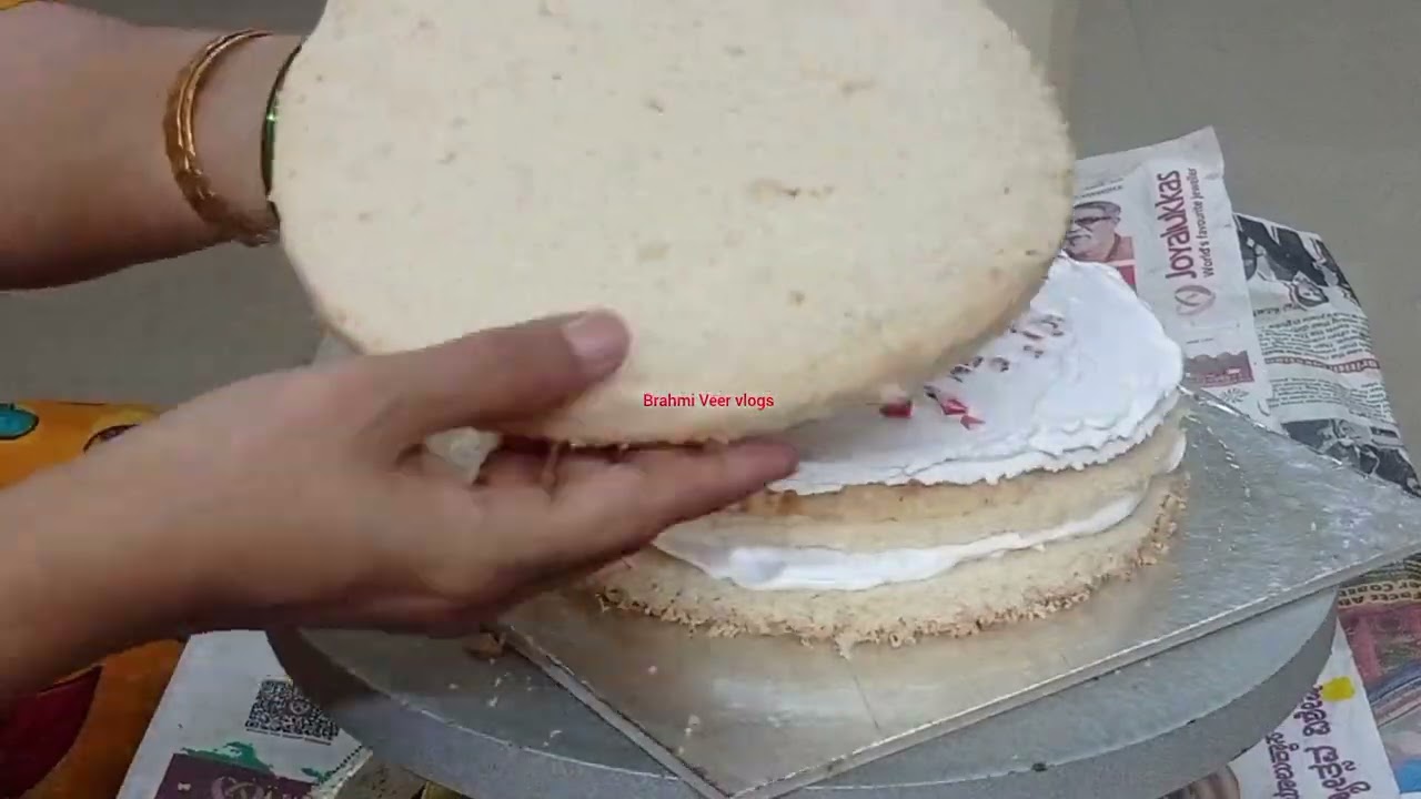 How to cut and decorate the cake step by step 