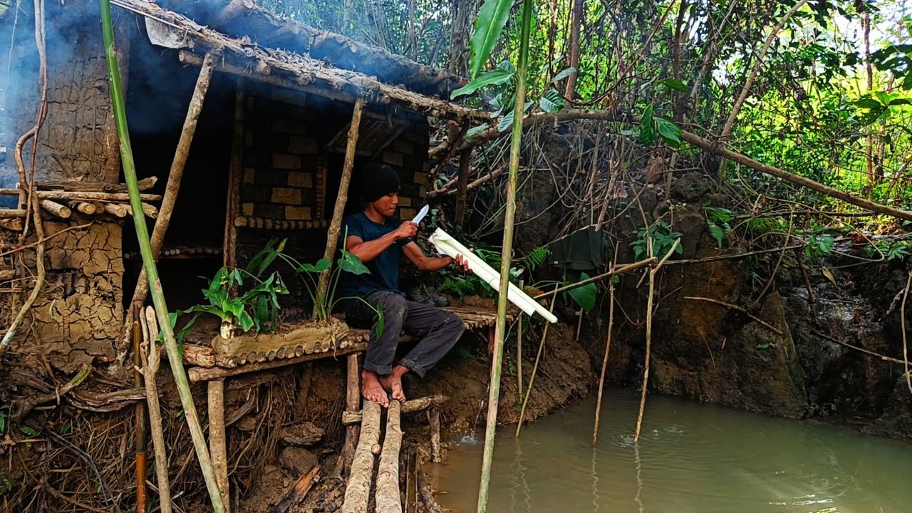 BERKEMAH 2 HARI MEMBUAT SHELTER DARI TANAH YANG NYAMAN DI HUTAN