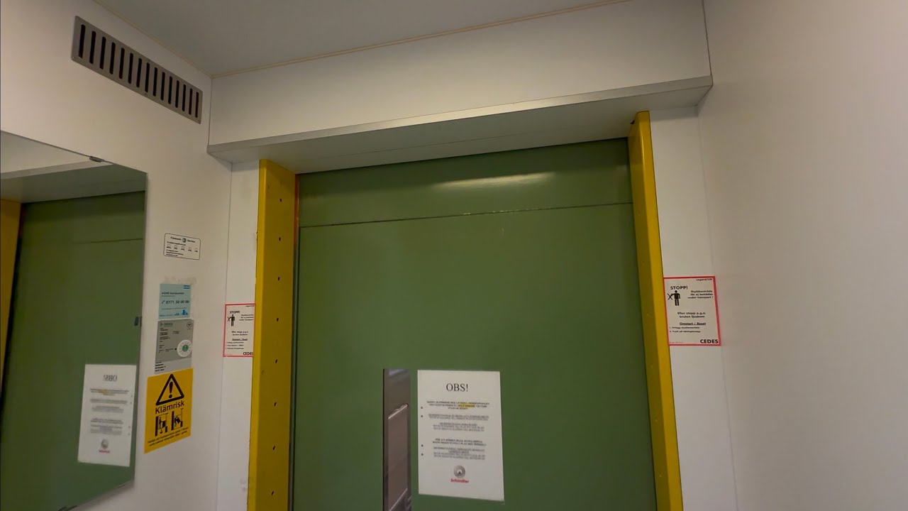 1980 DEVE Hydraulic Elevator @ Norrbygatan 14, Sala, Sweden.