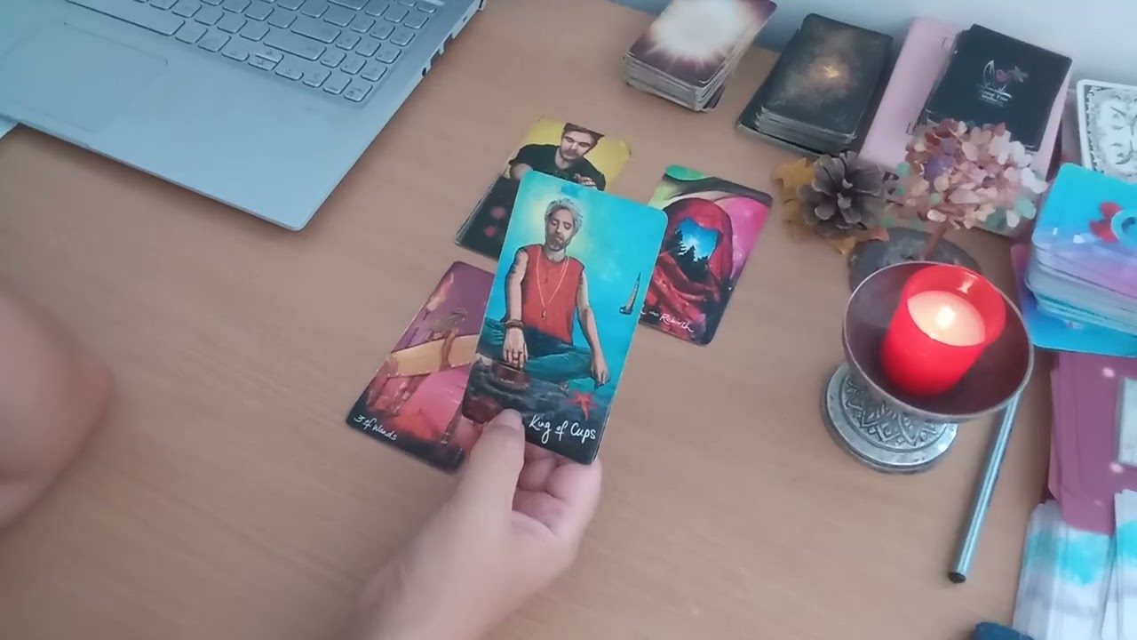 Aceasta persoana vrea sa se impace cu tine! Nu vrea ca tu sa fii cu altcineva!!
