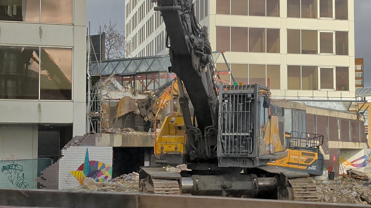 Swindon bus station demolition - chipping away at the main building 