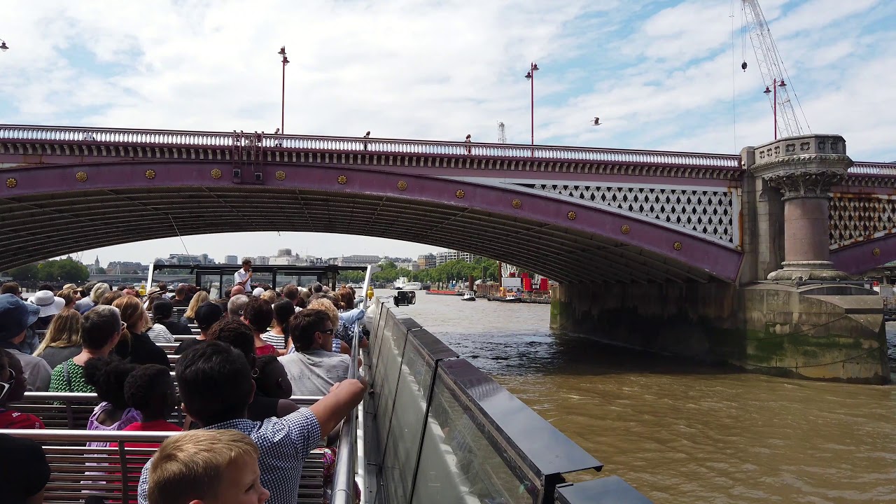 River Thames / Themse Boat Tour with very funny Guide