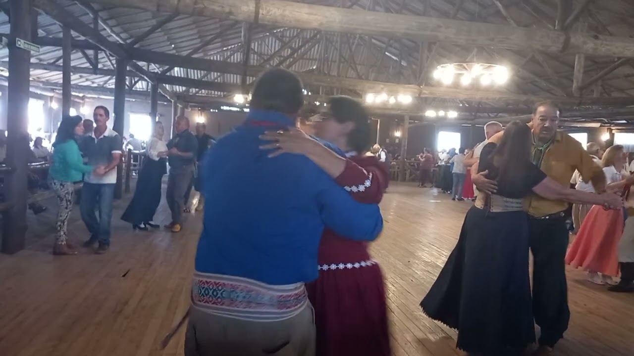 Domingueira no parque de Rodeios do saiqui. Canela...Amaranto e seu conjunto
