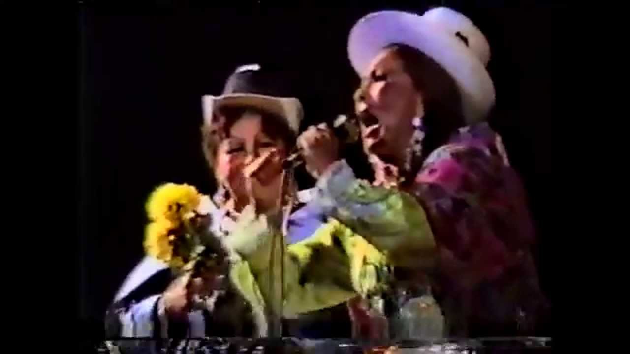 Berna Salas y Esmila Zevallos