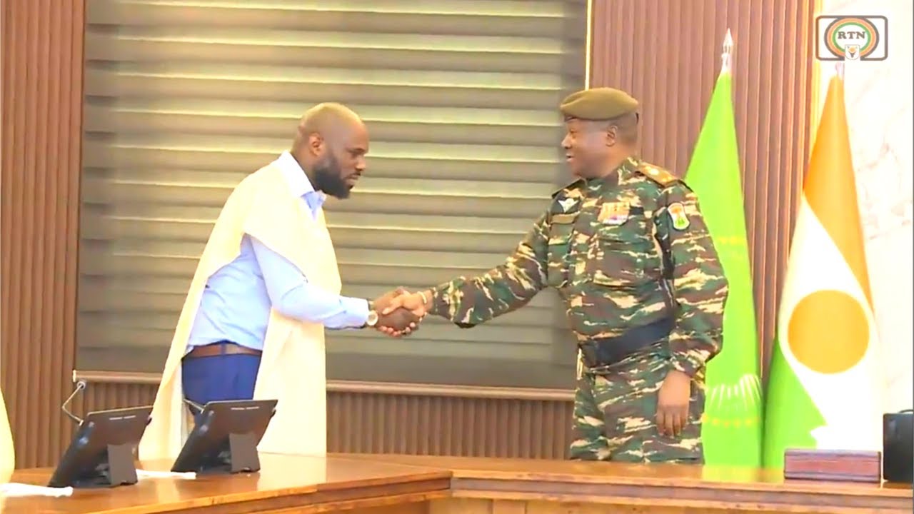 Chef de l'Etat le Général de Brigade Tiani a reçu en audience  l'activiste panafricaniste Kémi Seba.