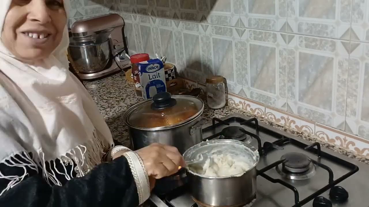 كلمتني وقاتلي ليوما جاية حذااك.قمت وعملتلها احسن فطور عندها