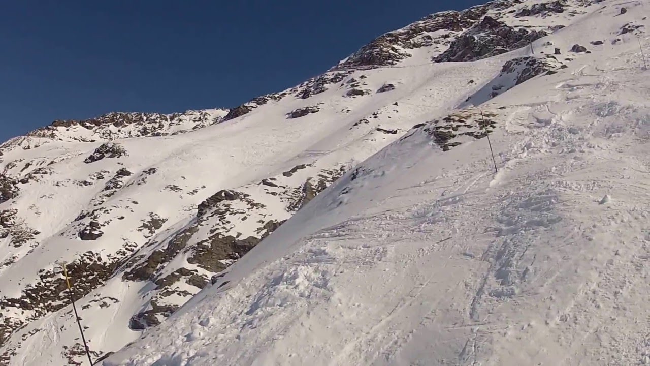 Les Arcs 2000. Aiguille rouge, et piste noire Robert Blanc. 12-03-2016