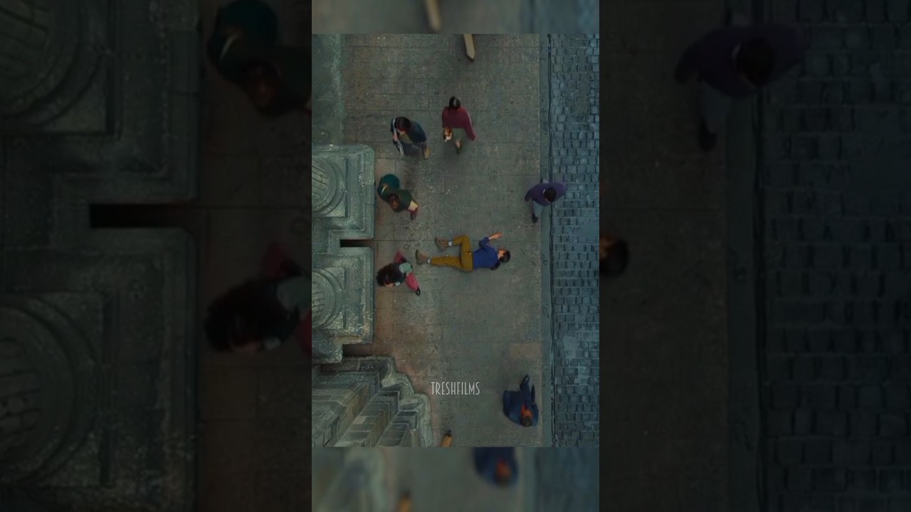 Люди начали падать на улице 😱 Название: Бардо (2022) 👍🍿 #фильм #сериал #моменты #shorts