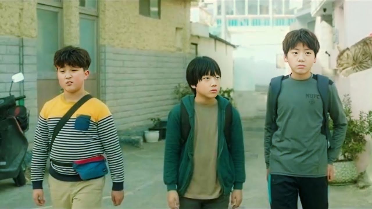 3 أصدقاء بيكتشفوا إنهم عايشين في عالم صامت وملهومش وجود في الواقع ! ملخص فيلم