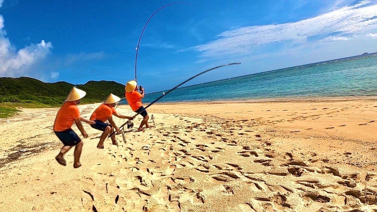 【強烈な引き】釣り人も唖然…観光ビーチで素潜り調査してきた