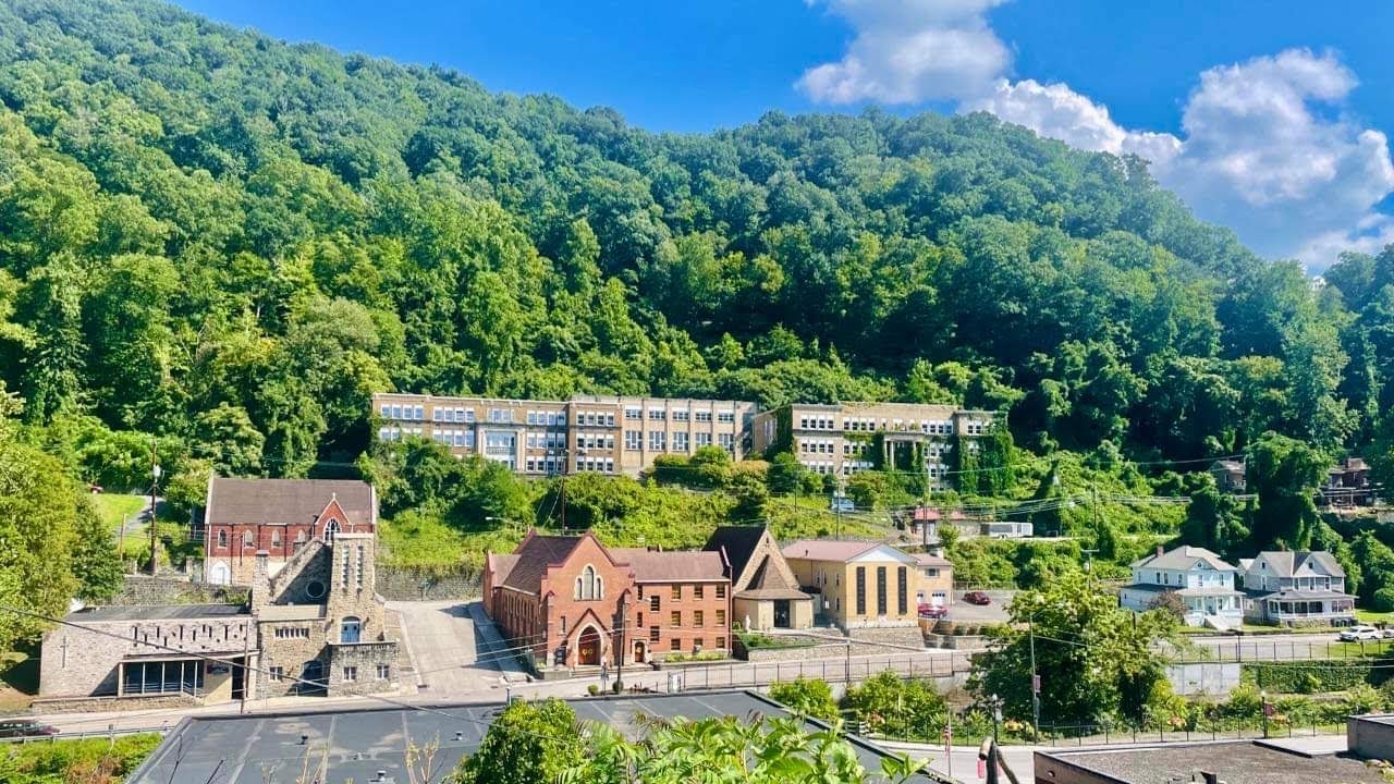 Уэлч, Западная Вирджиния: Что здесь происходит? Как выживает Coal Town USA?