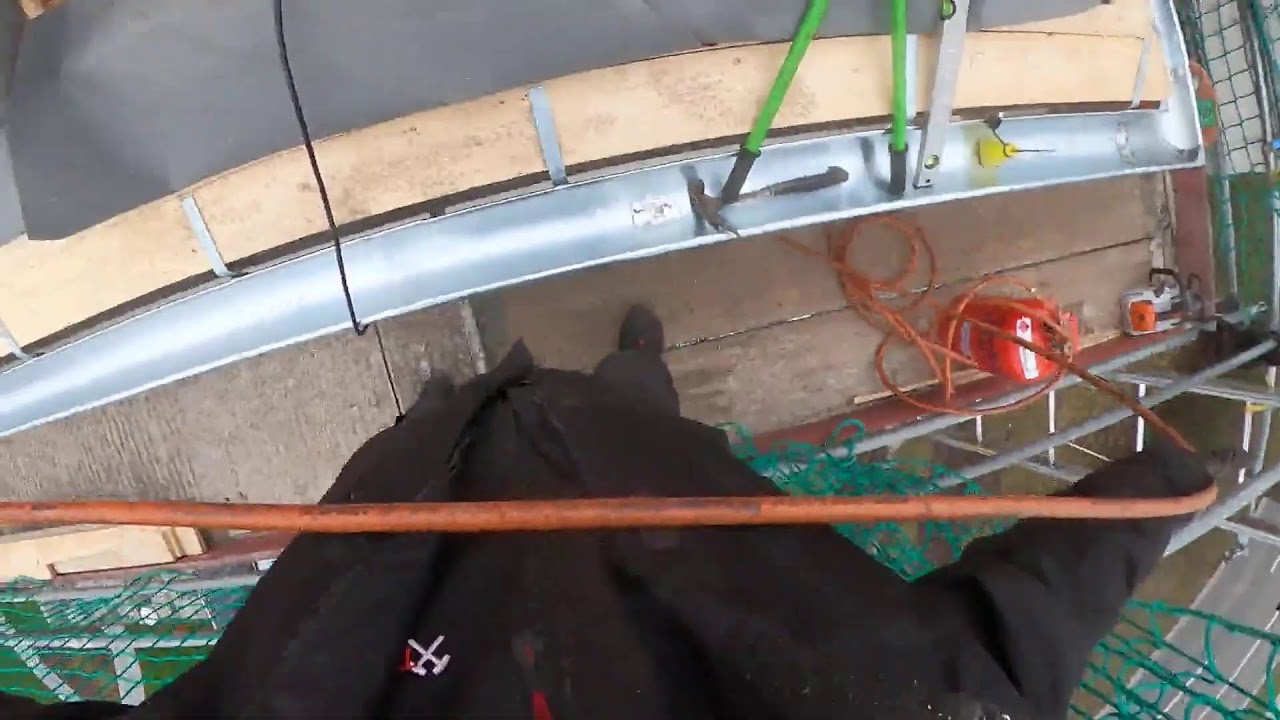 Dachdecker in Bad Lausick live - Zink Dachrinne 6tlg. montieren - Dehnung einbauen