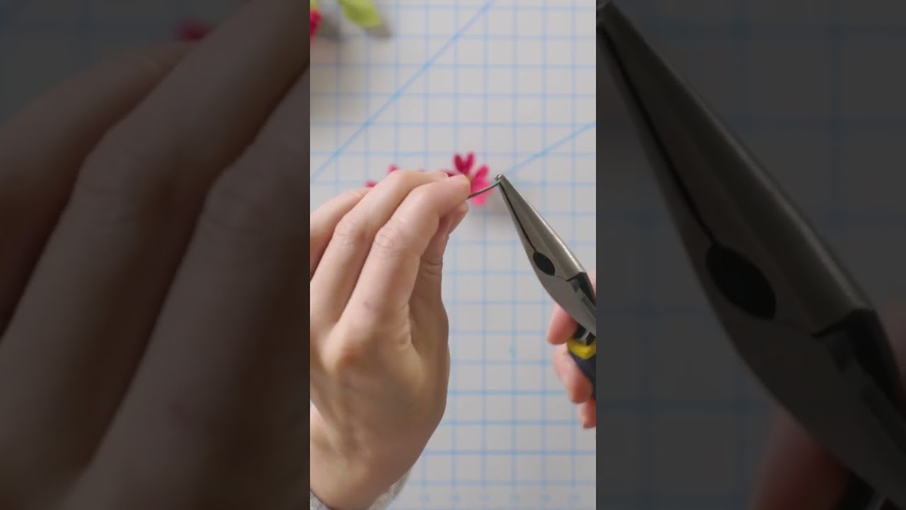 DIY daisy felt flower making ￼ #feltcrafts #feltflowers #feltflowertutorial #flowermaking #crafting