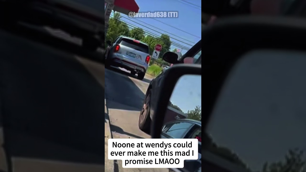 Сотрудник вышел из себя из-за клиента в окошке автокассы (публичная истерика).