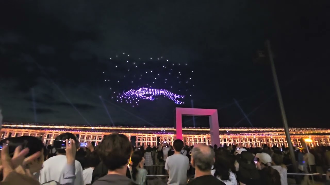 大阪・関西万博2025 ドローンショー　One World, One Planet.