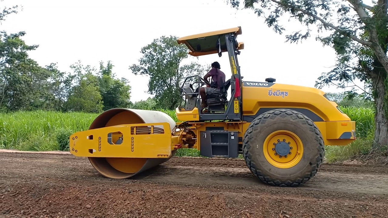 รถบดถนนวอลโว่!!! VOLVO Road Roller  SD110B วิ่งบดหินเพื่อทำถนนลาดยาง