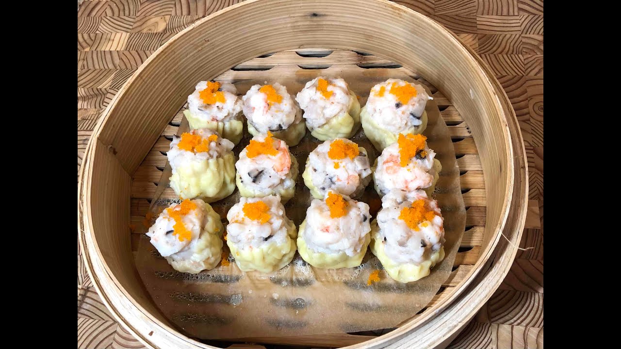[燒賣皮和干蒸燒賣制作 ]-[粵語版]-干蒸燒賣以其爽口，彈性好，味道鮮美，有汁，誉為點心里四大天王之一，真正做到實至名歸，各個環節都是有講究，從辦餡到打皮，至加溫也是非常至關重要。