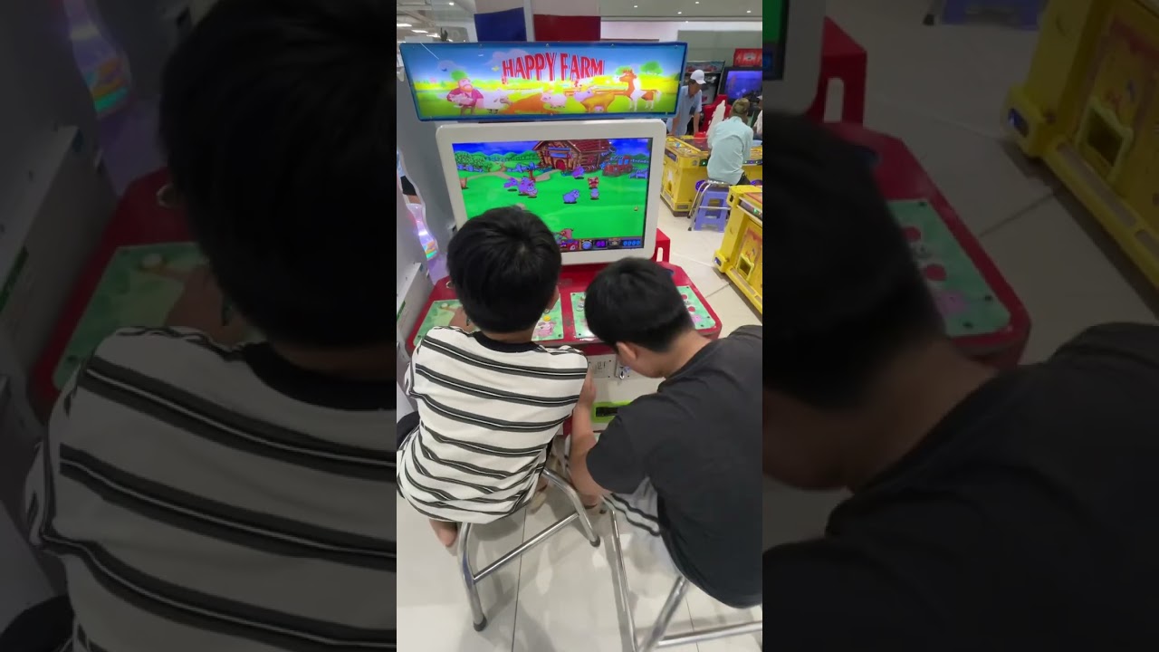 Bé Bột và Bé Thiên chơi Happy Farm bị thua